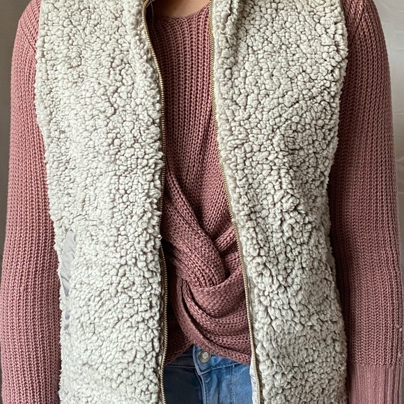 Adorable Reversible Vest - Picture 3 of 3